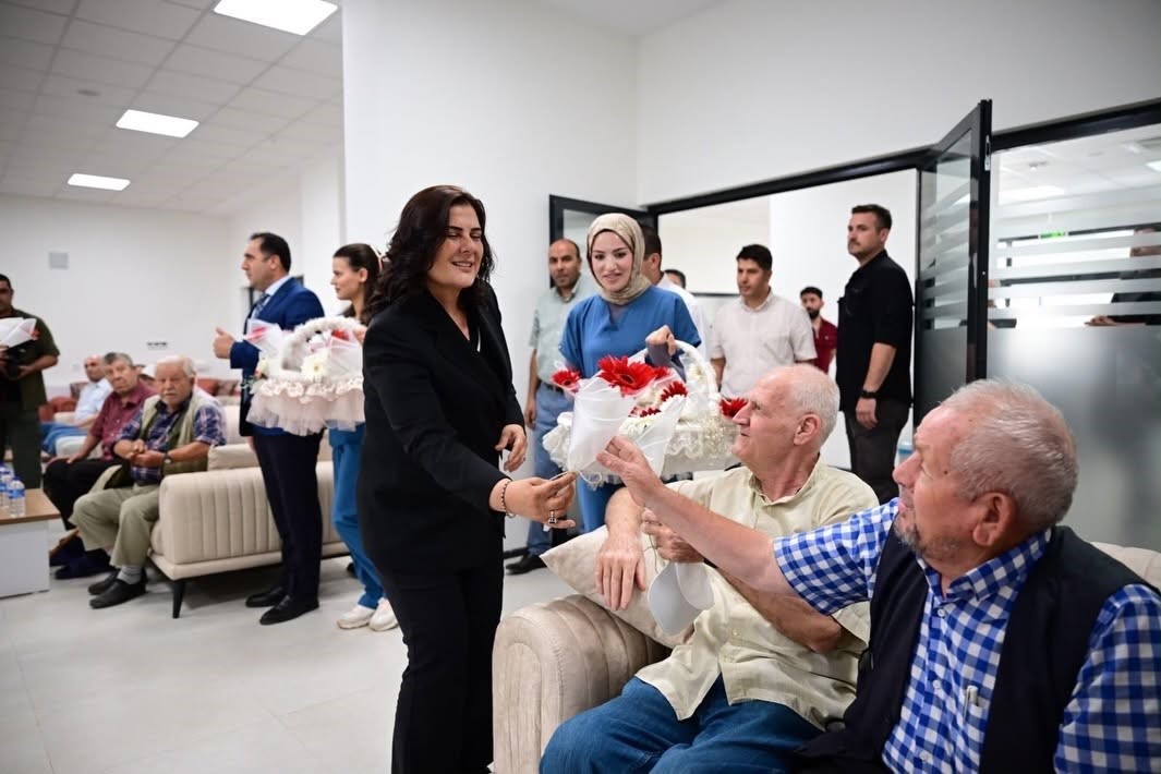 Başkan Çerçioğlu, yaşlı çınarların yanında