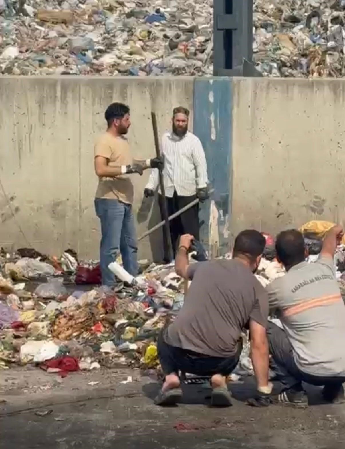 Yanlışlıkla çöpe atılan servet, mahalle konteynerinden çıktı