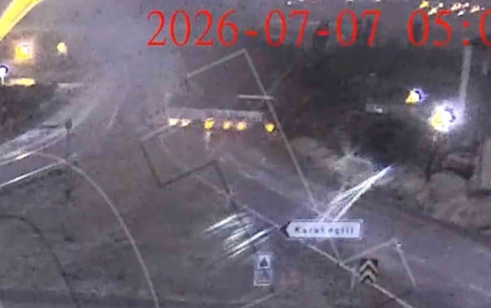 1 kişinin öldüğü, 40 kişinin yaralandığı otobüs kazası kamerada
