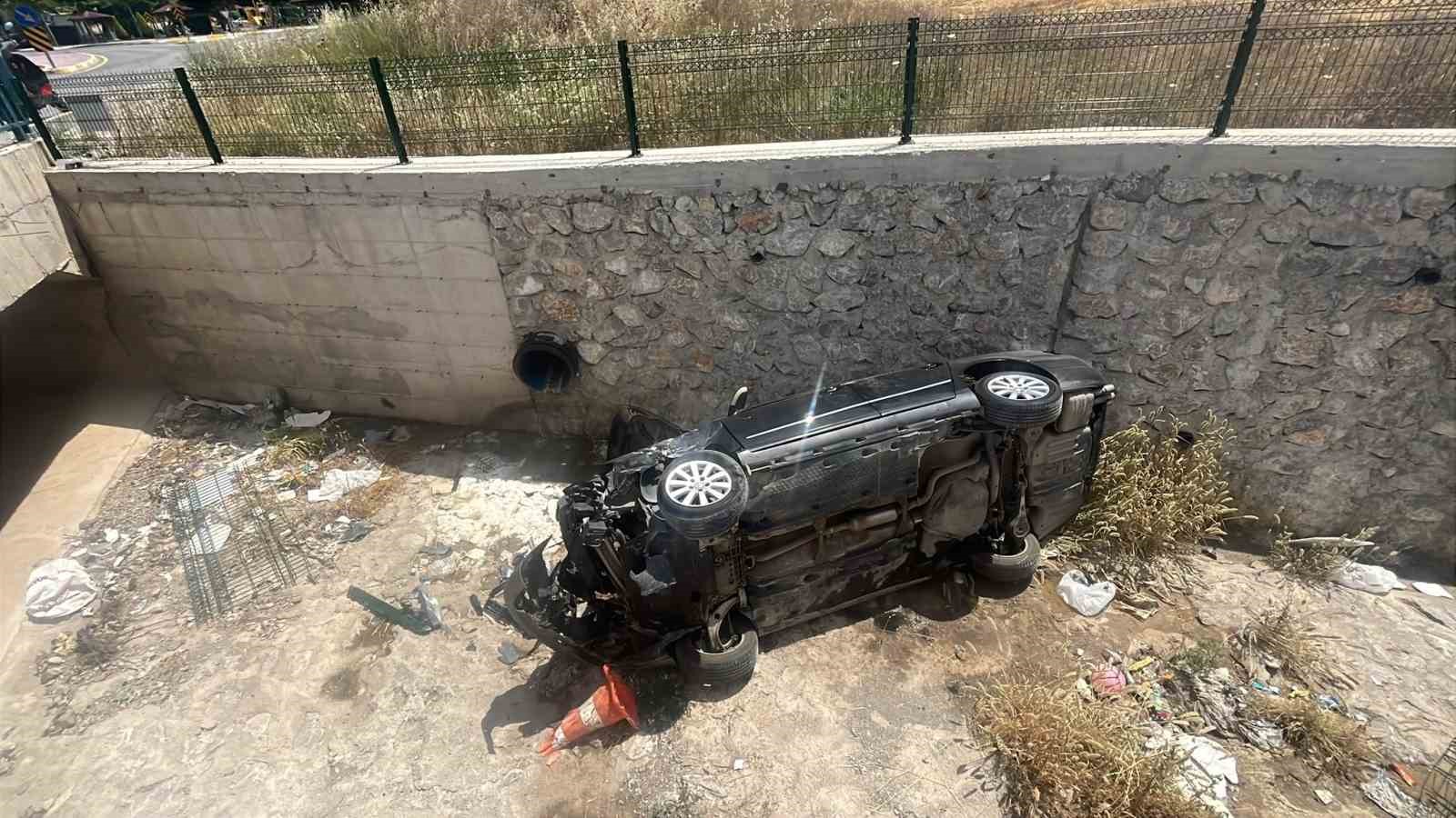 Çorum’da otomobil dereye uçtu: 2 yaralı