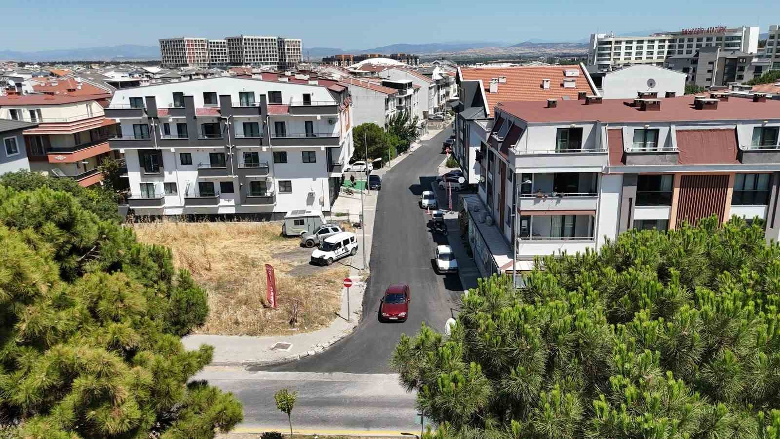 Altıeylül’ün yolları modern ve güvenli hale geliyor