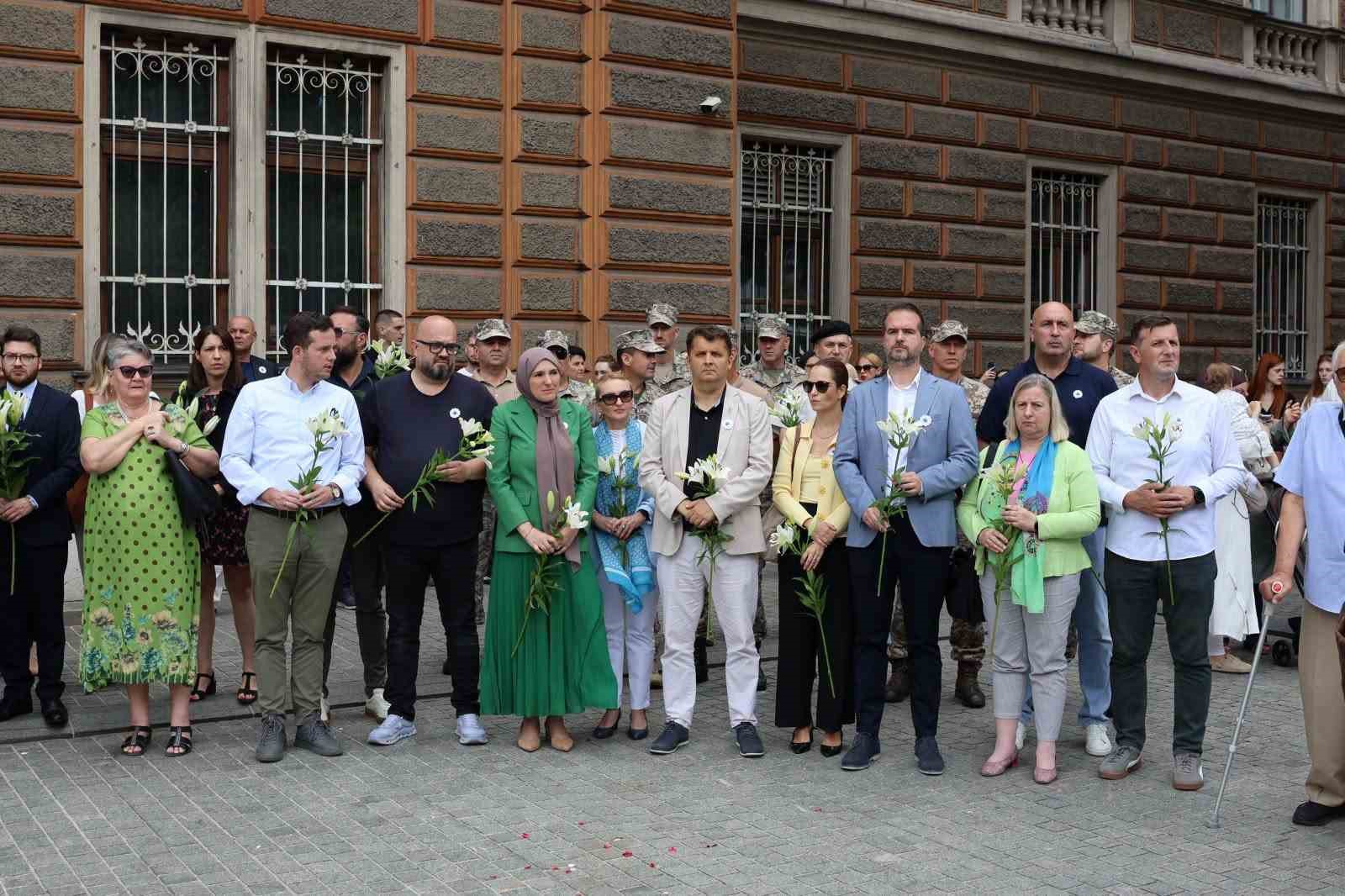 Bosna Hersek’te toprağa verilecek 10 şehidin cenazesi, dualarla Srebrenitsa’ya uğurlandı