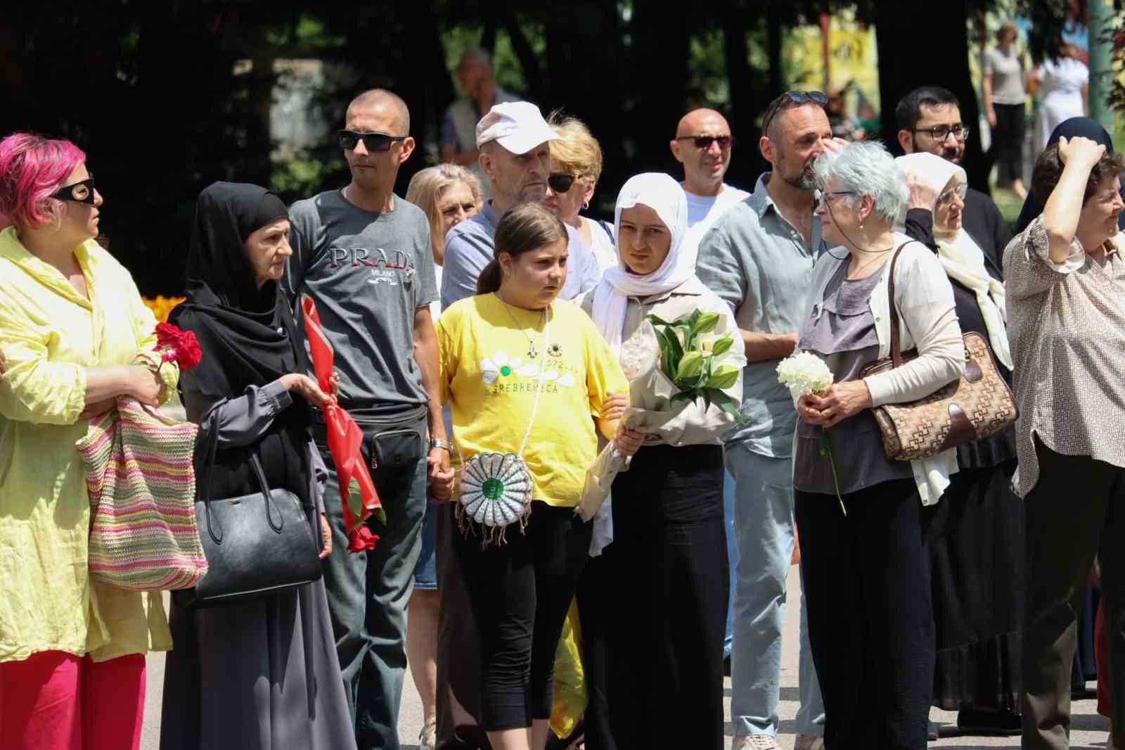 Bosna Hersek’te toprağa verilecek 10 şehidin cenazesi, dualarla Srebrenitsa’ya uğurlandı