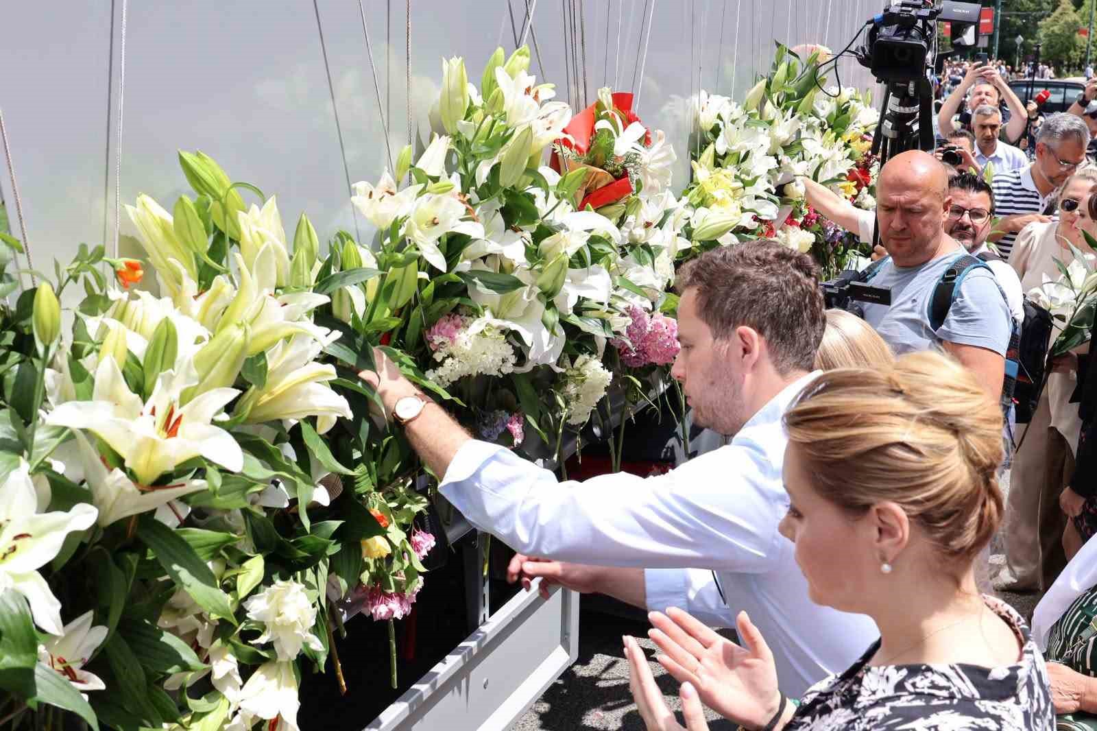 Bosna Hersek’te toprağa verilecek 10 şehidin cenazesi, dualarla Srebrenitsa’ya uğurlandı