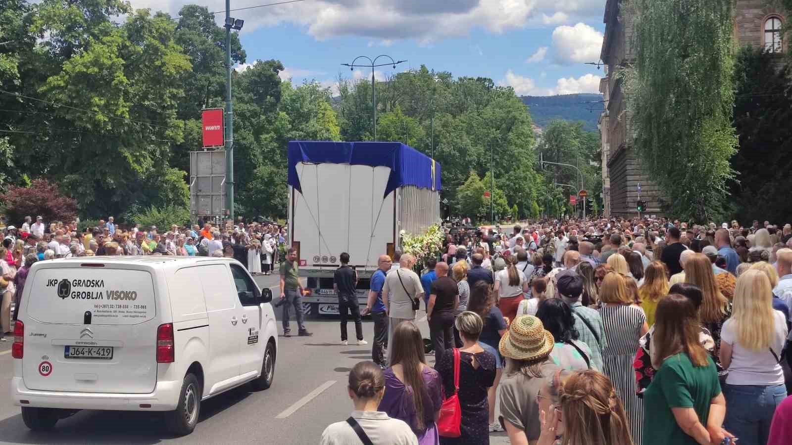 Bosna Hersek’te toprağa verilecek 10 şehidin cenazesi, dualarla Srebrenitsa’ya uğurlandı