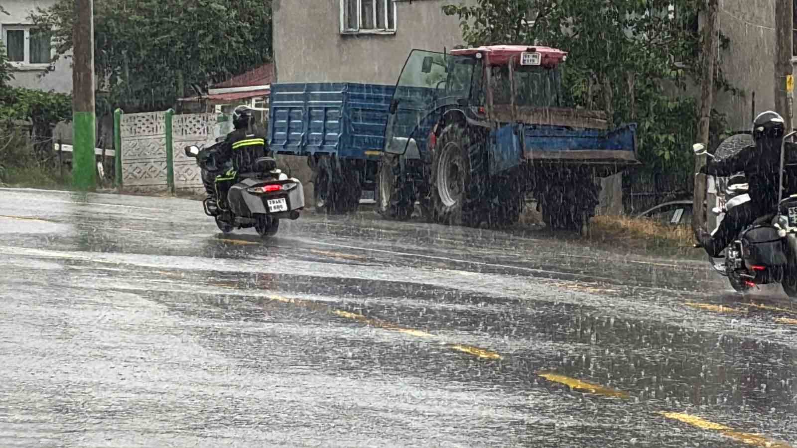 Kırklareli ve Edirne’de sağanak hayatı olumsuz etkiledi