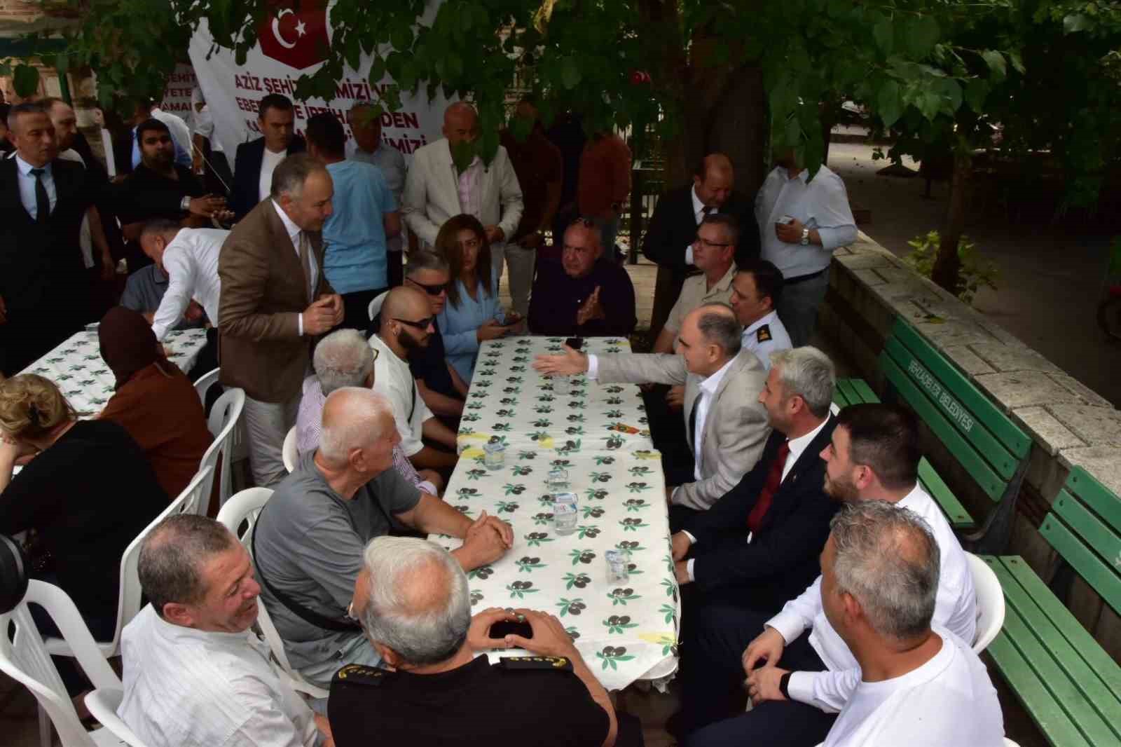Şehit aileleri ve gazilerden aşure hayrı