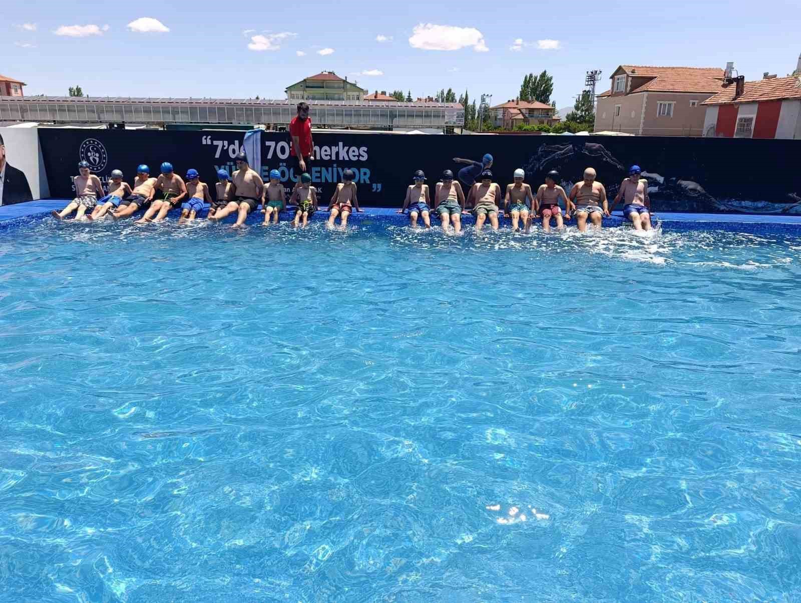 Tomarza’da Yaz Spor Okulları’nda yüzme heyecanı devam ediyor