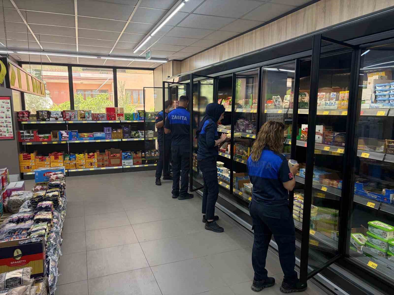 Erzincan’da 372 markete eş zamanlı denetim: tarihi geçmiş ürünler imha edildi