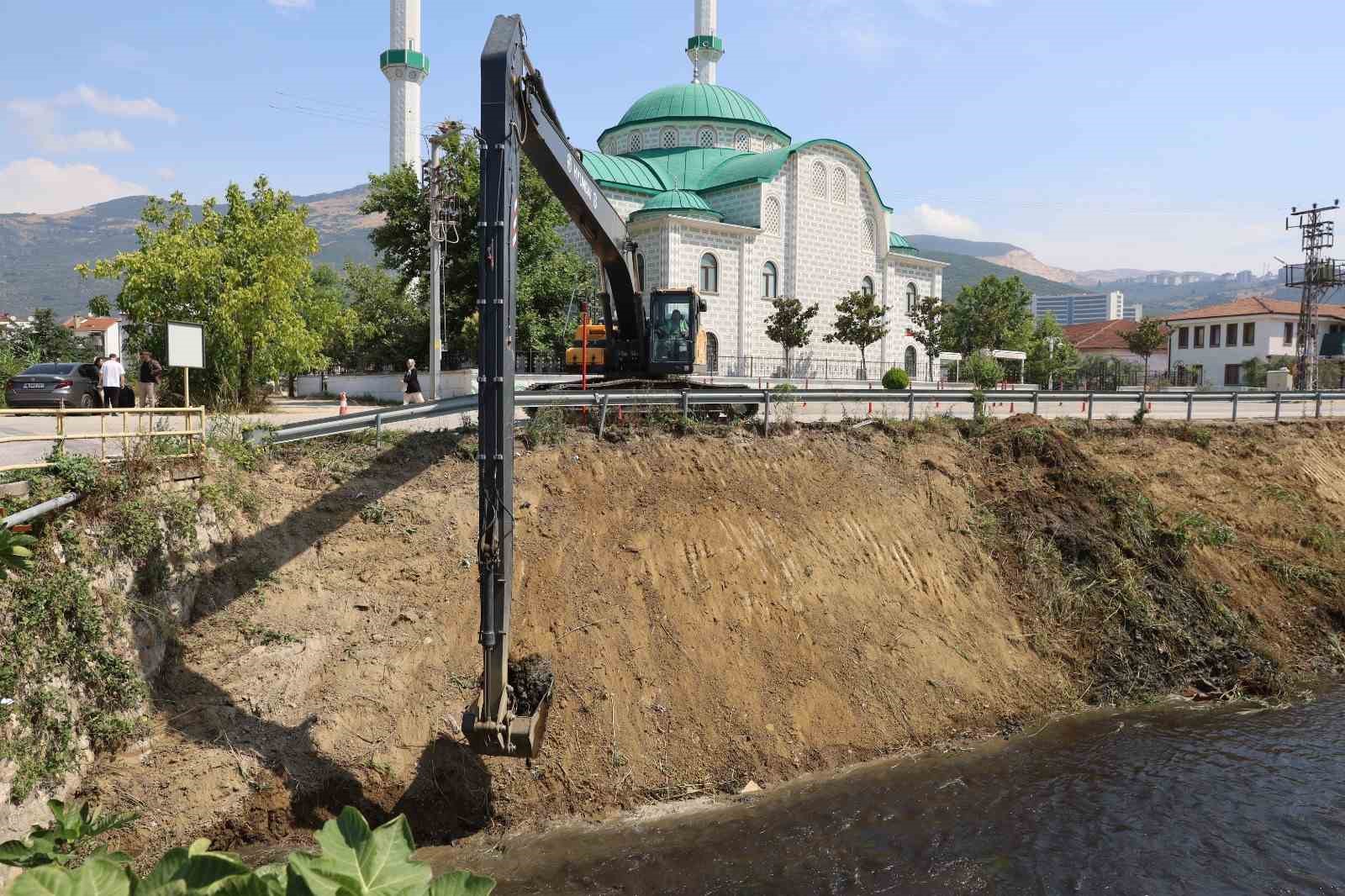 Büyükşehir’den derelerde temizlik seferberliği