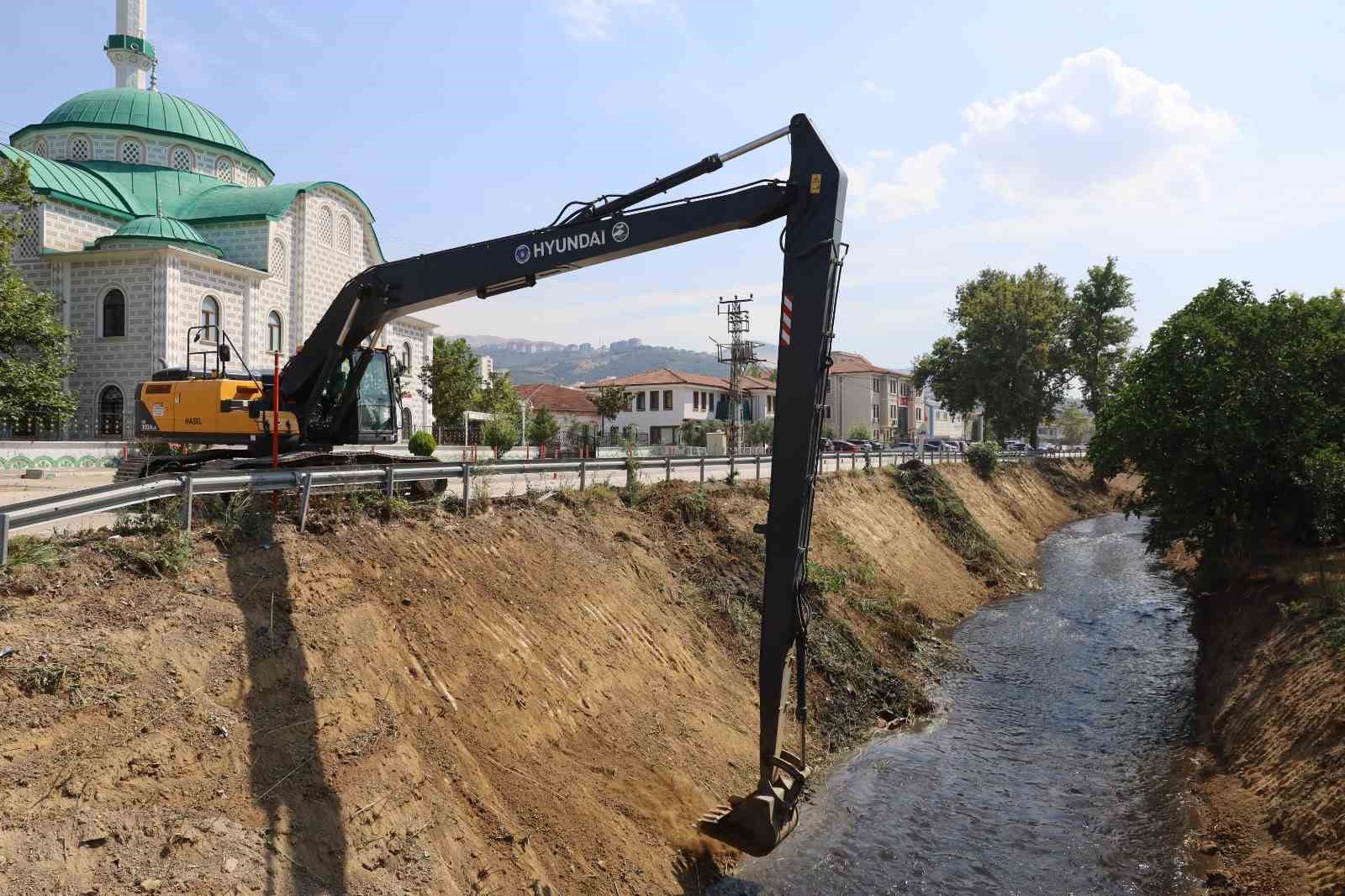 Büyükşehir’den derelerde temizlik seferberliği