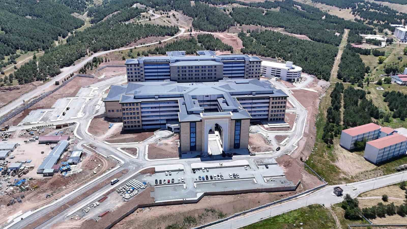 15 milyar liralık dev sağlık yatırımında sona gelindi: 1071 yataklı hastane yıl sonunda açılacak
