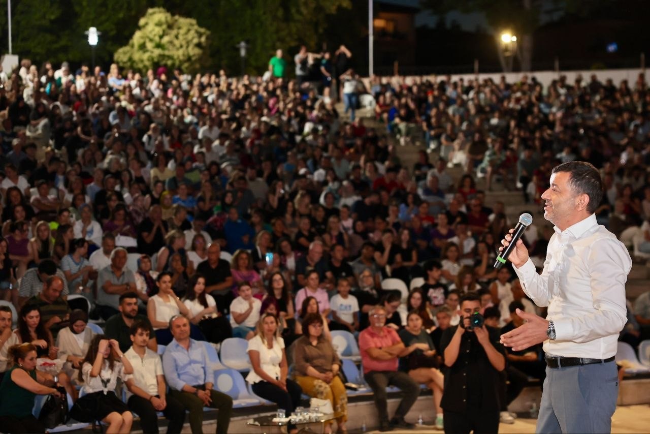 Denizli’de açık havada sineması keyfi başladı