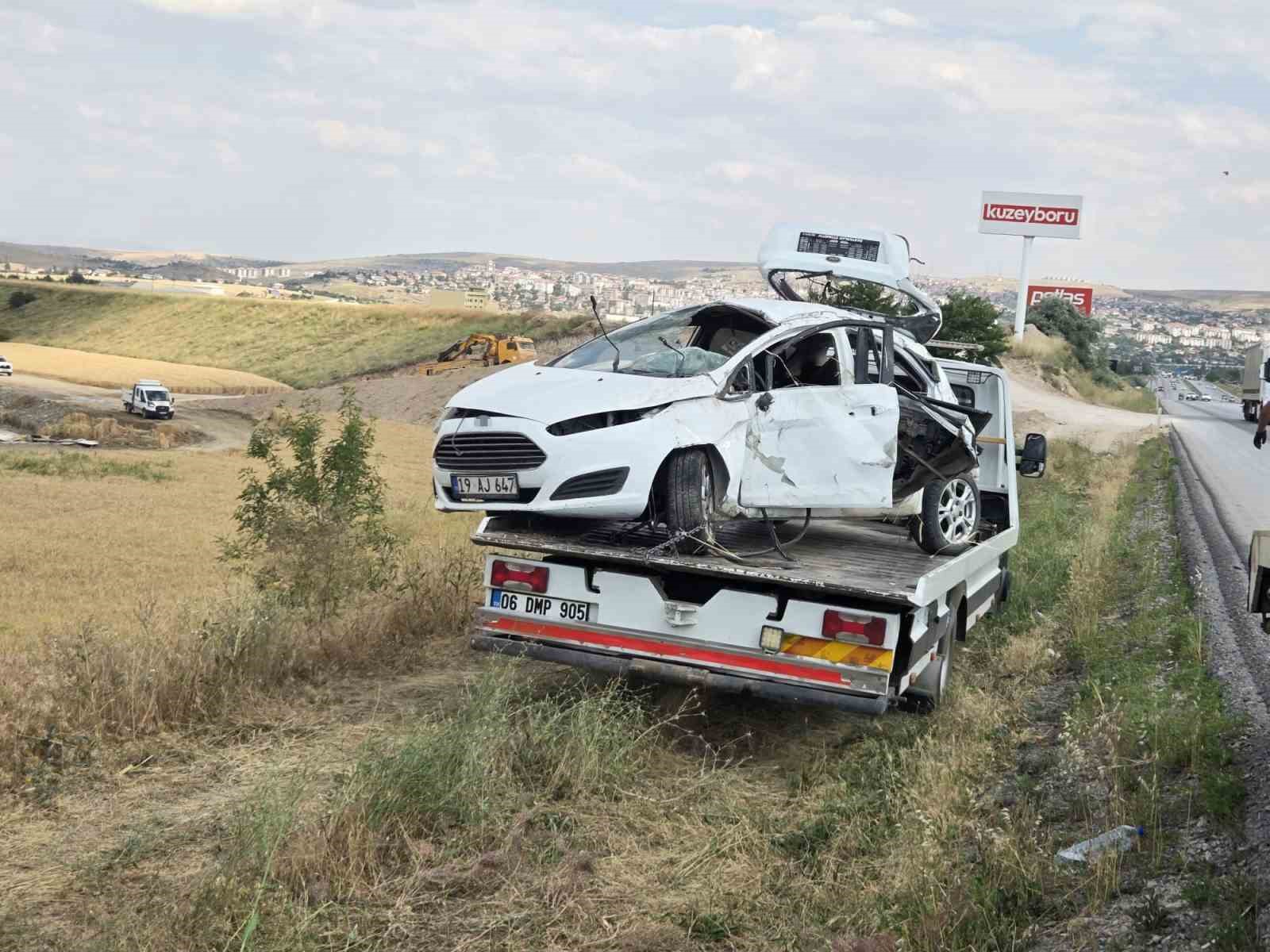 Ankara’da otomobil şarampole yuvarlandı: 3 yaralı