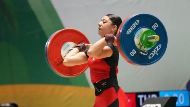 Milli halterci Zehranur Aslan, dünya şampiyonu oldu