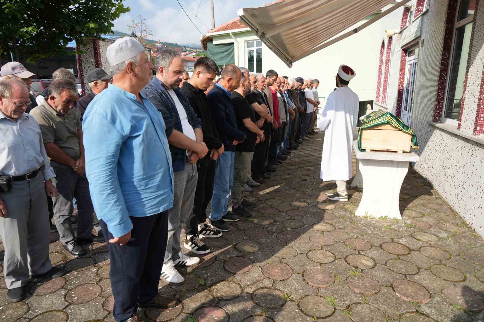 Annesiyle birlikte silahlı saldırıda ölen 4 yaşındaki Öykü Naz toprağa verildi