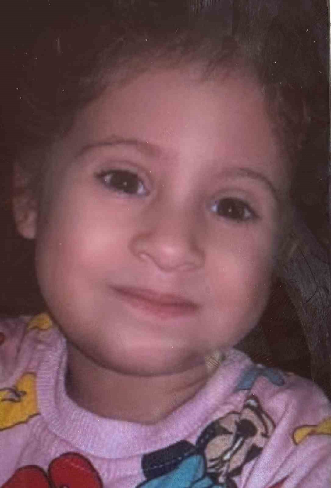 Annesiyle birlikte silahlı saldırıda ölen 4 yaşındaki Öykü Naz toprağa verildi