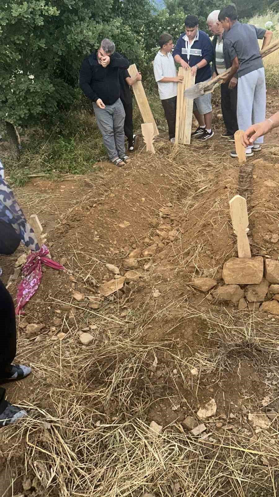 Annesiyle birlikte silahlı saldırıda ölen 4 yaşındaki Öykü Naz toprağa verildi