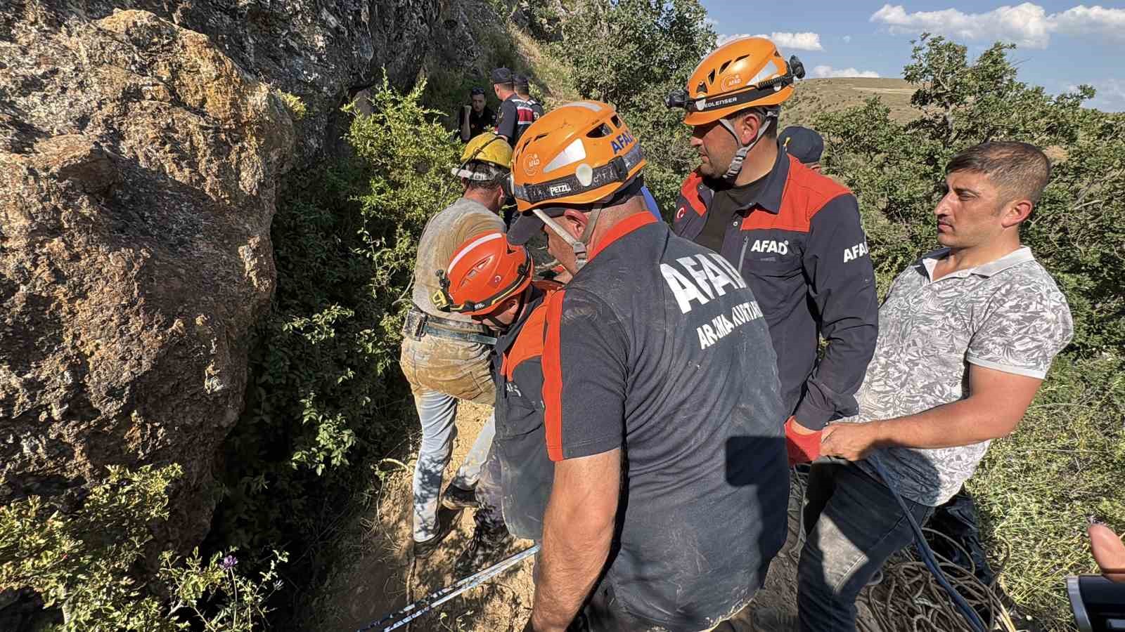 Çorum’da bir kişinin kaybolduğu mağaranın içi görüntülendi