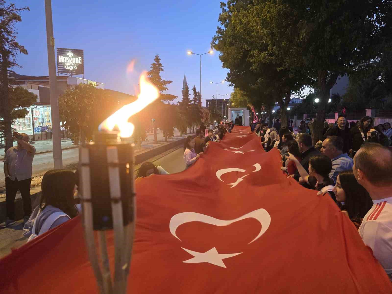 Yozgatlılar Demokrasi ve Milli Birlik Günü’nde meydanı doldurdu
