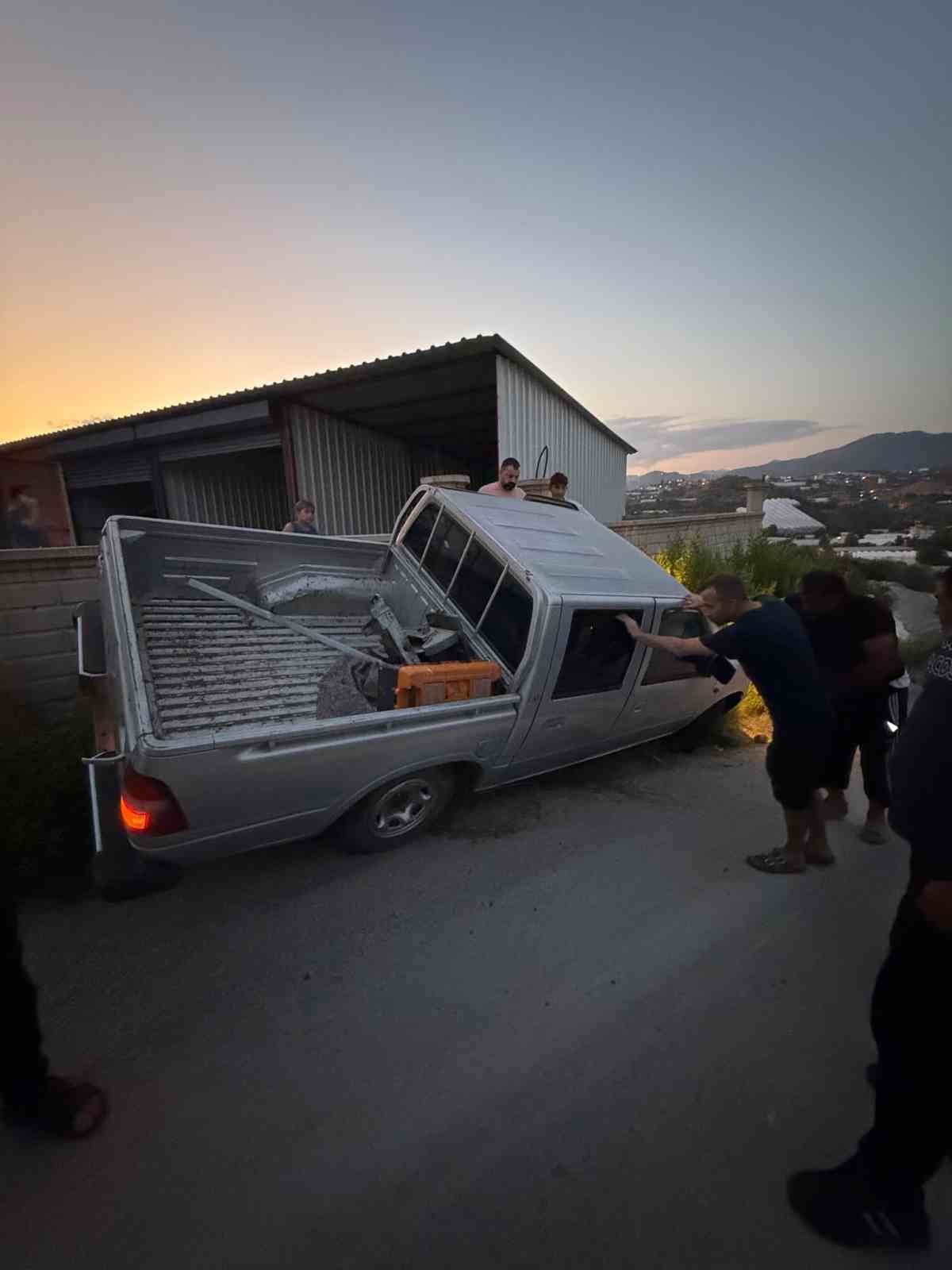 Alanya’da otomobil ile kamyonet çarpıştı: 2 yaralı