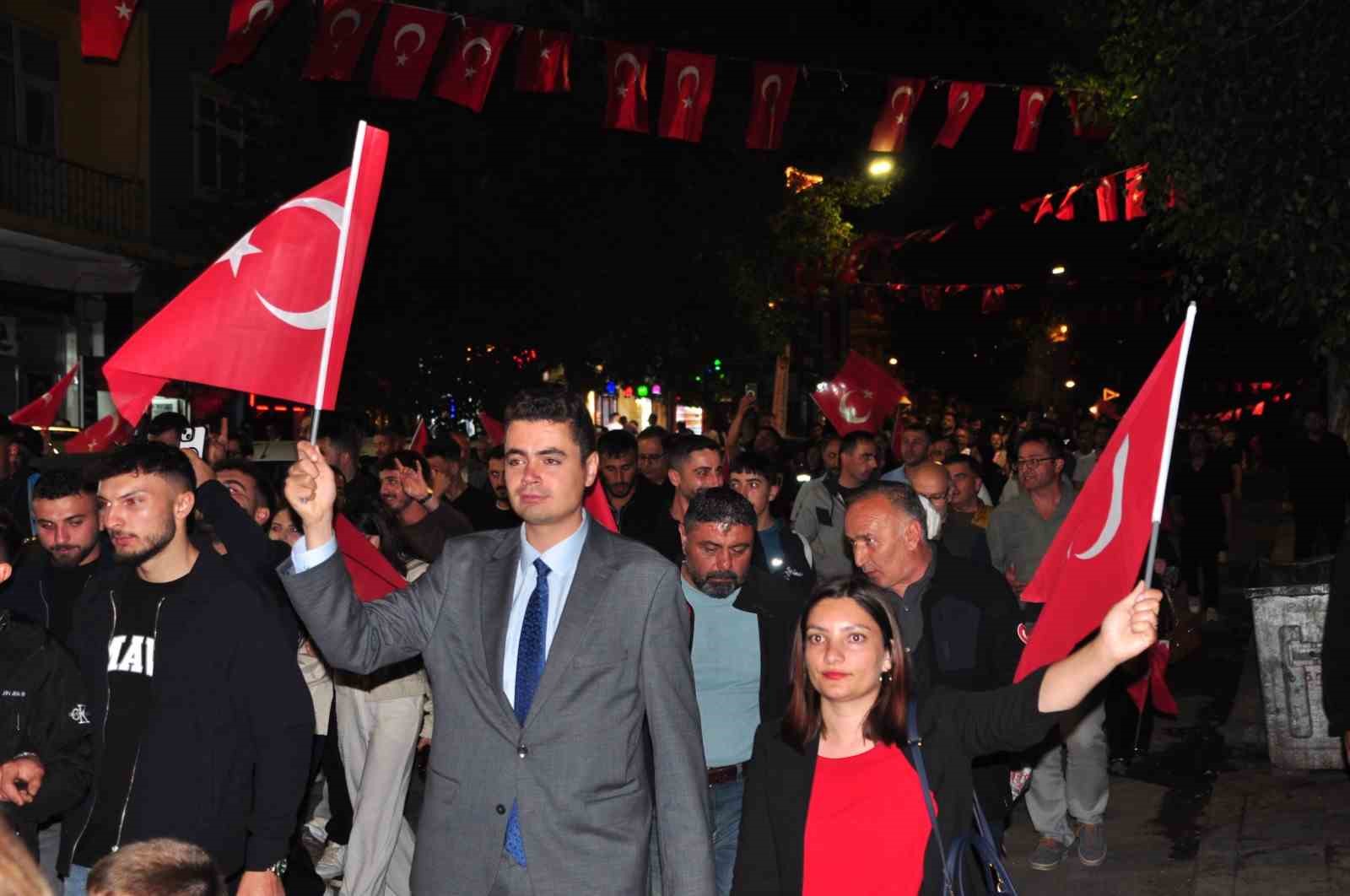 Karslılar 15 Temmuz’da tek yürek oldu: Binlerce vatandaş meydanları doldurdu, birlik ve beraberlik mesajı verildi