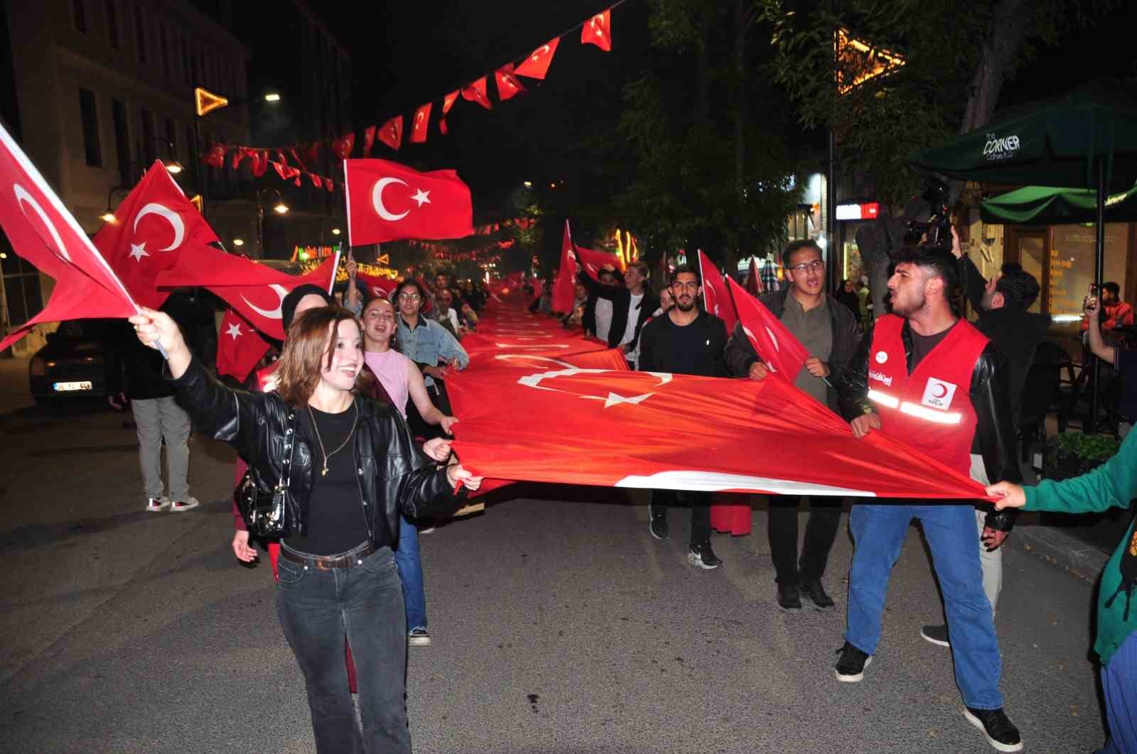 Karslılar 15 Temmuz’da tek yürek oldu: Binlerce vatandaş meydanları doldurdu, birlik ve beraberlik mesajı verildi