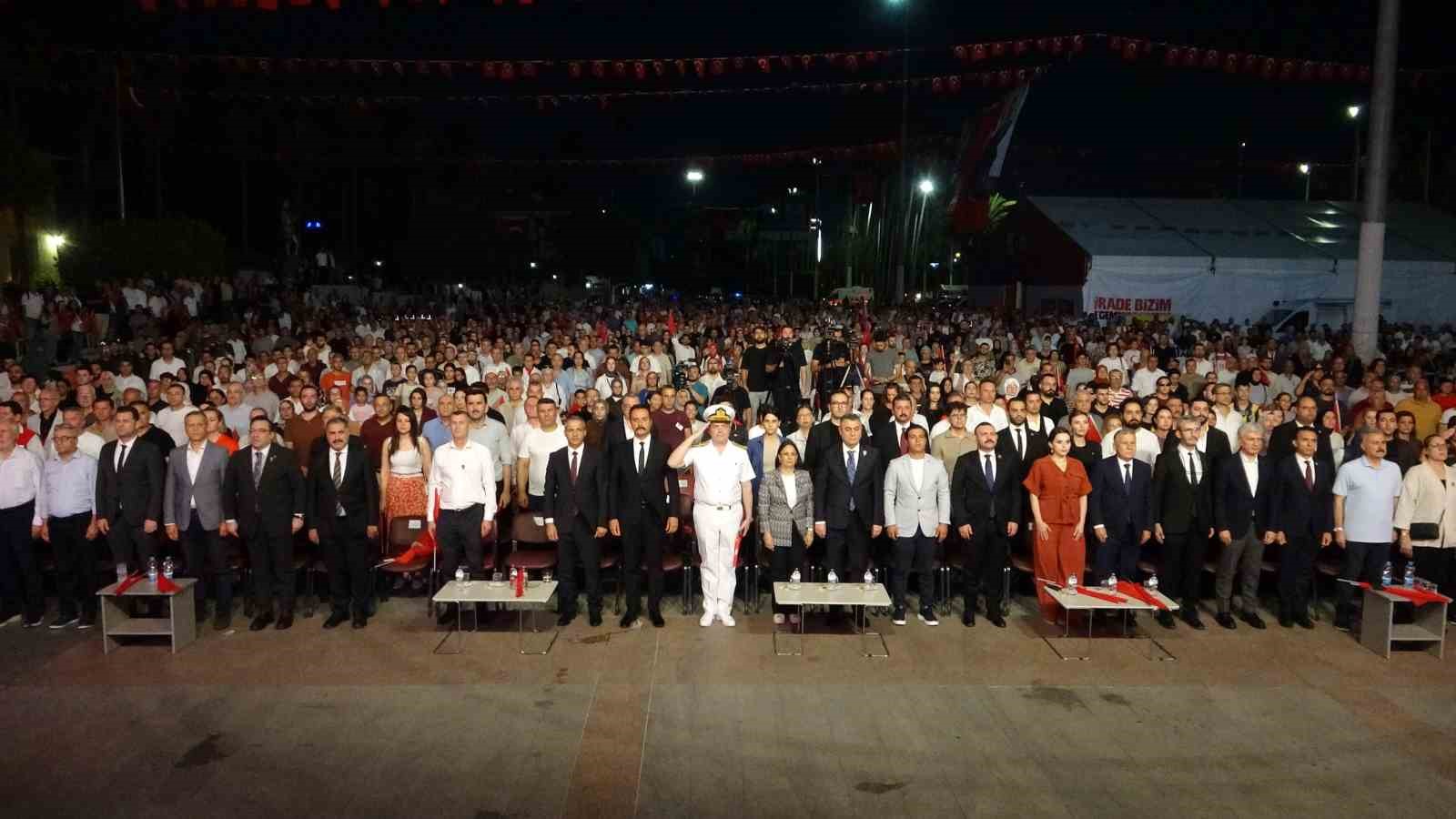 Mersin’de 15 Temmuz yürüyüşü düzenlendi, demokrasi nöbeti tutuldu