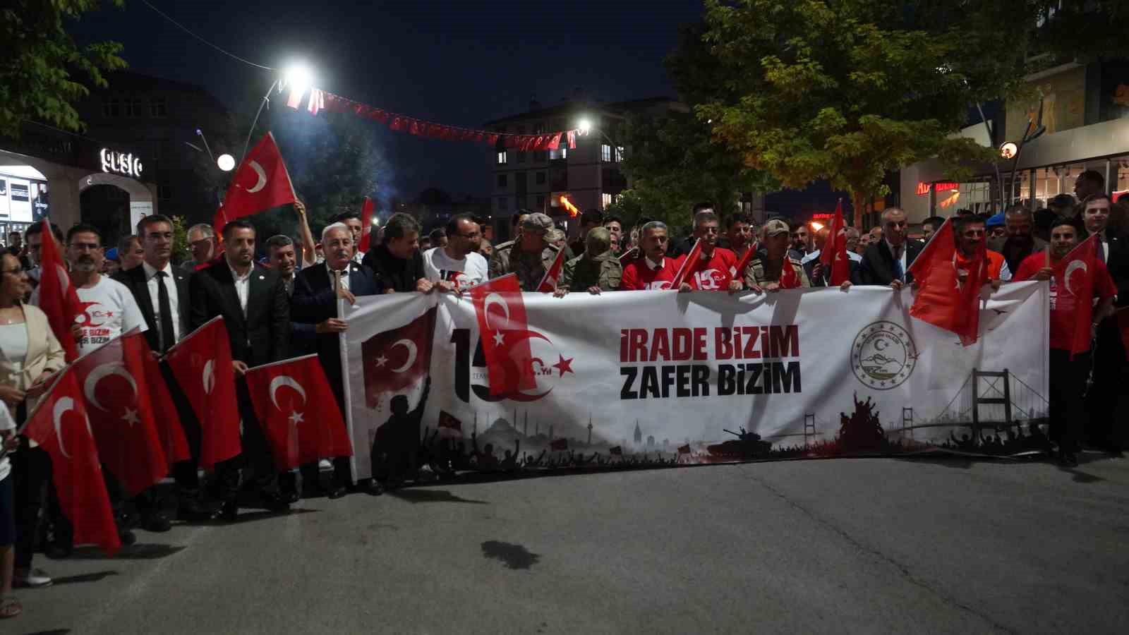Vali Ekici: "15 Temmuz hain darbe girişimi milletin iradesiyle tarihe gömüldü"