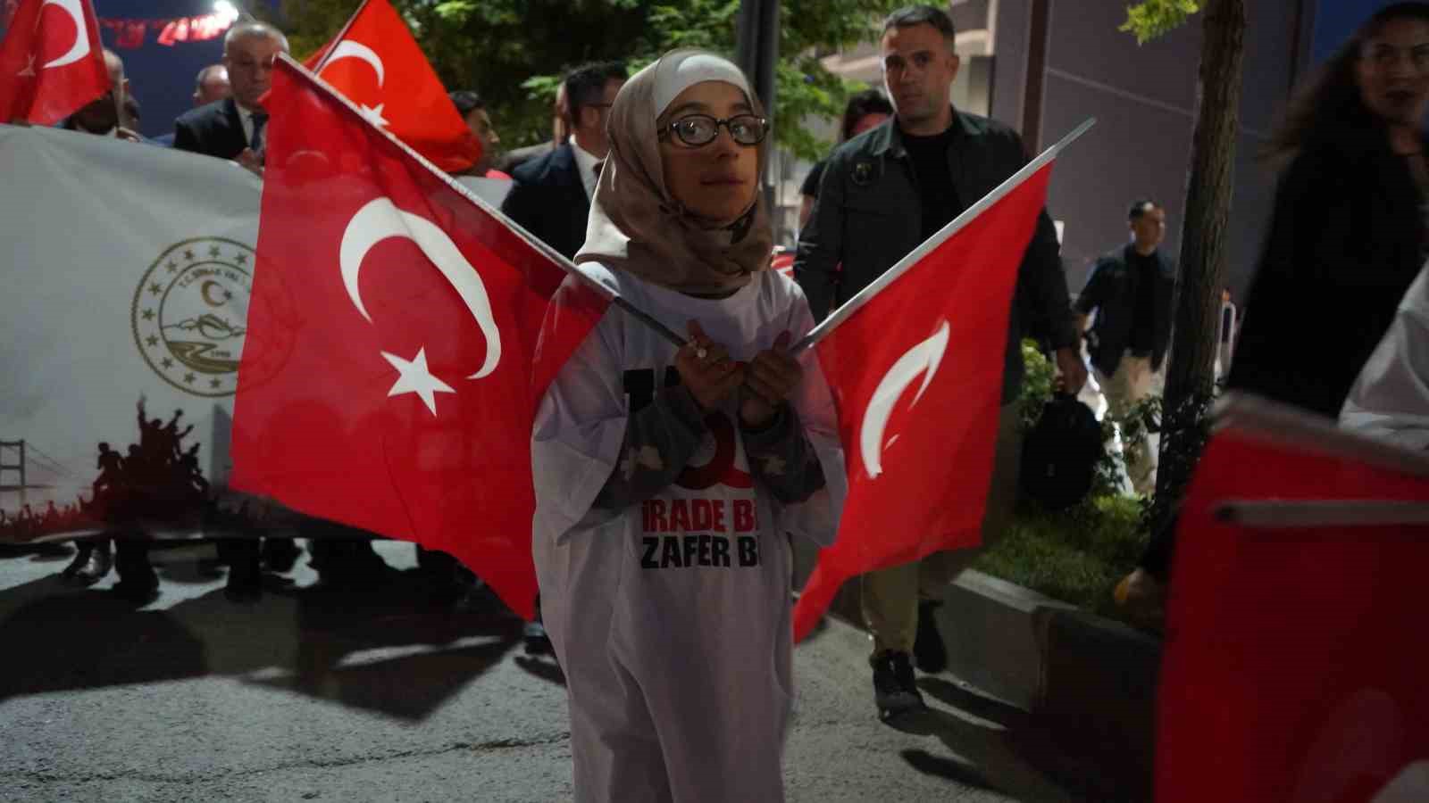 Vali Ekici: "15 Temmuz hain darbe girişimi milletin iradesiyle tarihe gömüldü"