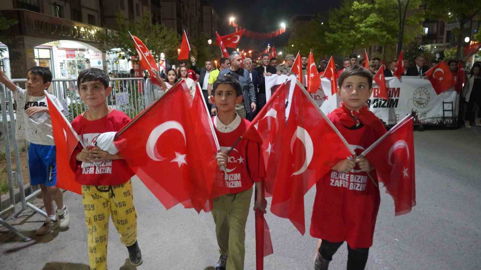 Vali Ekici: "15 Temmuz hain darbe girişimi milletin iradesiyle tarihe gömüldü"