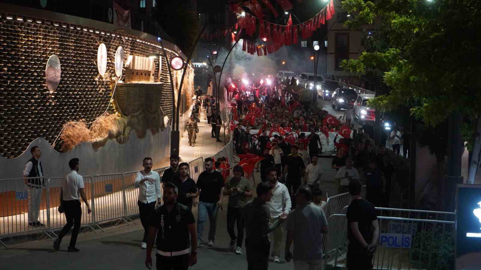 Vali Ekici: "15 Temmuz hain darbe girişimi milletin iradesiyle tarihe gömüldü"