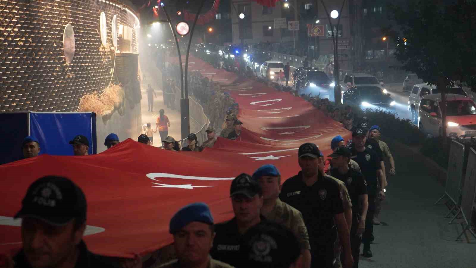 Vali Ekici: "15 Temmuz hain darbe girişimi milletin iradesiyle tarihe gömüldü"