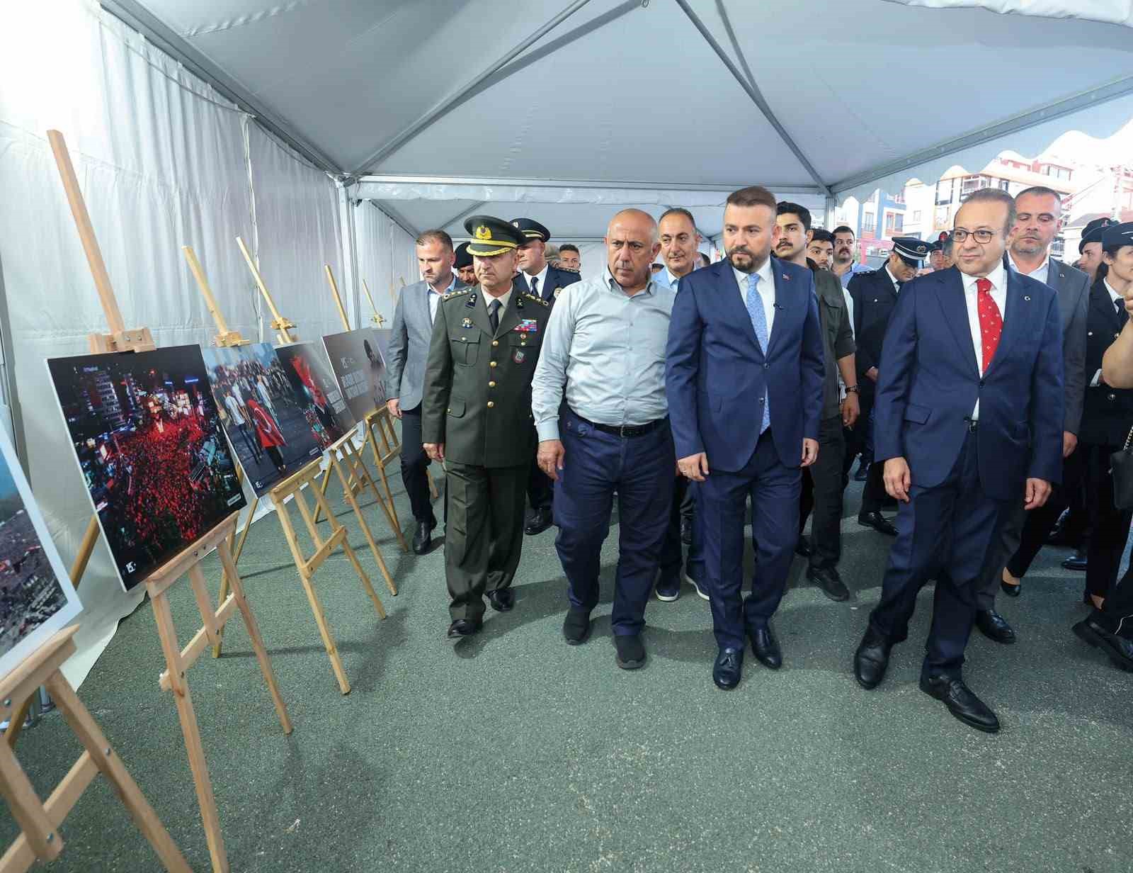 Arnavutköy’de 15 Temmuz’un 10’uncu yılı dolayısıyla yürüyüş korteji düzenlendi