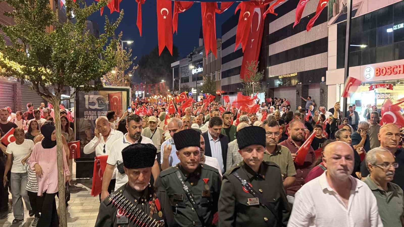 Düzce’de binler, 15 Temmuz’un 10. yılında meydanları doldurdu