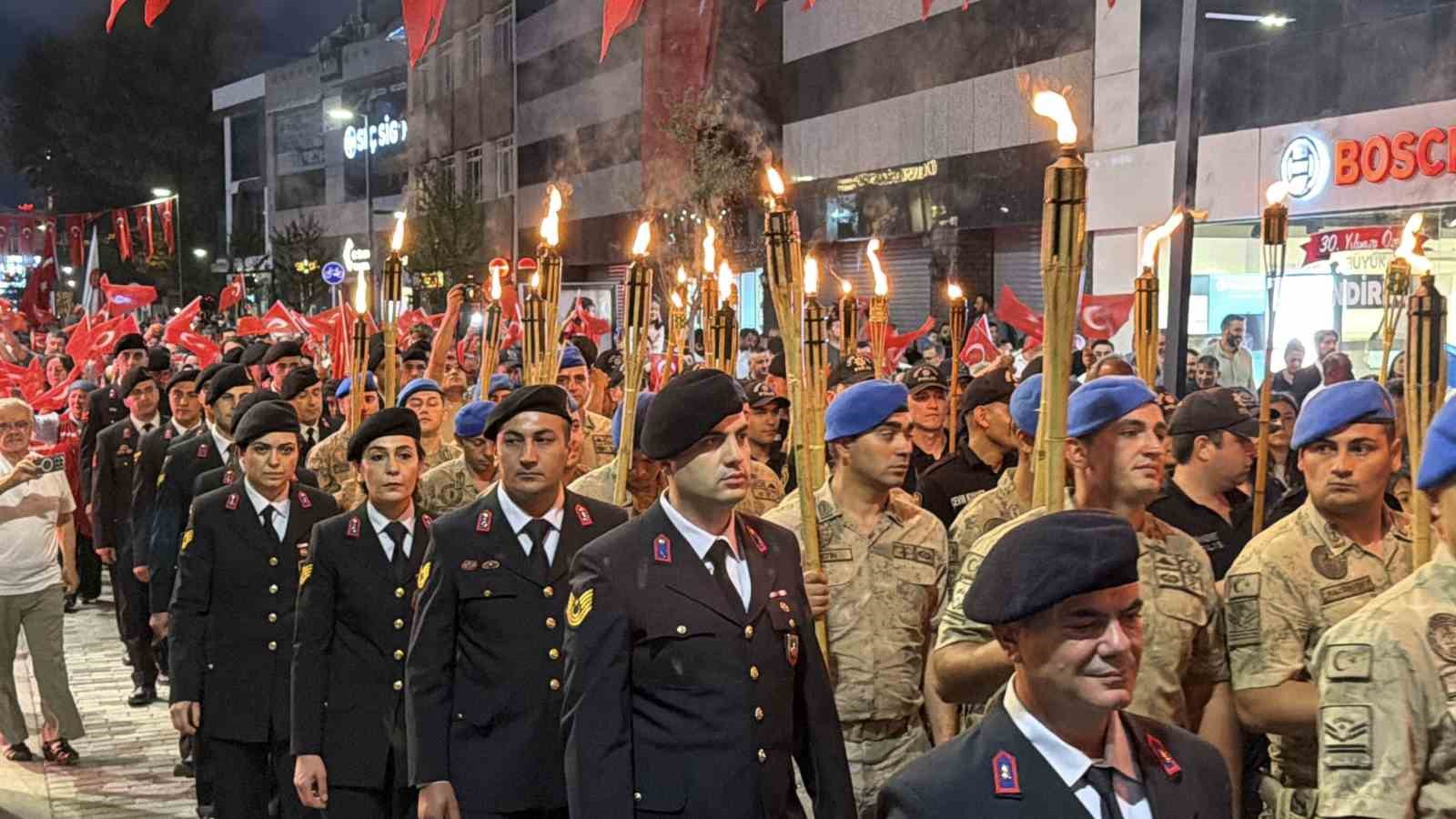 Düzce’de binler, 15 Temmuz’un 10. yılında meydanları doldurdu