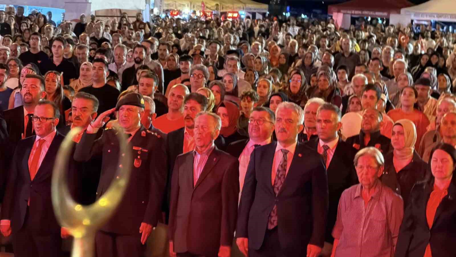 Düzce’de binler, 15 Temmuz’un 10. yılında meydanları doldurdu