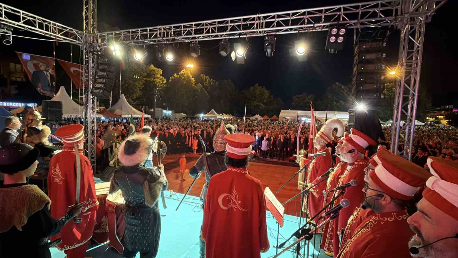 Düzce’de binler, 15 Temmuz’un 10. yılında meydanları doldurdu
