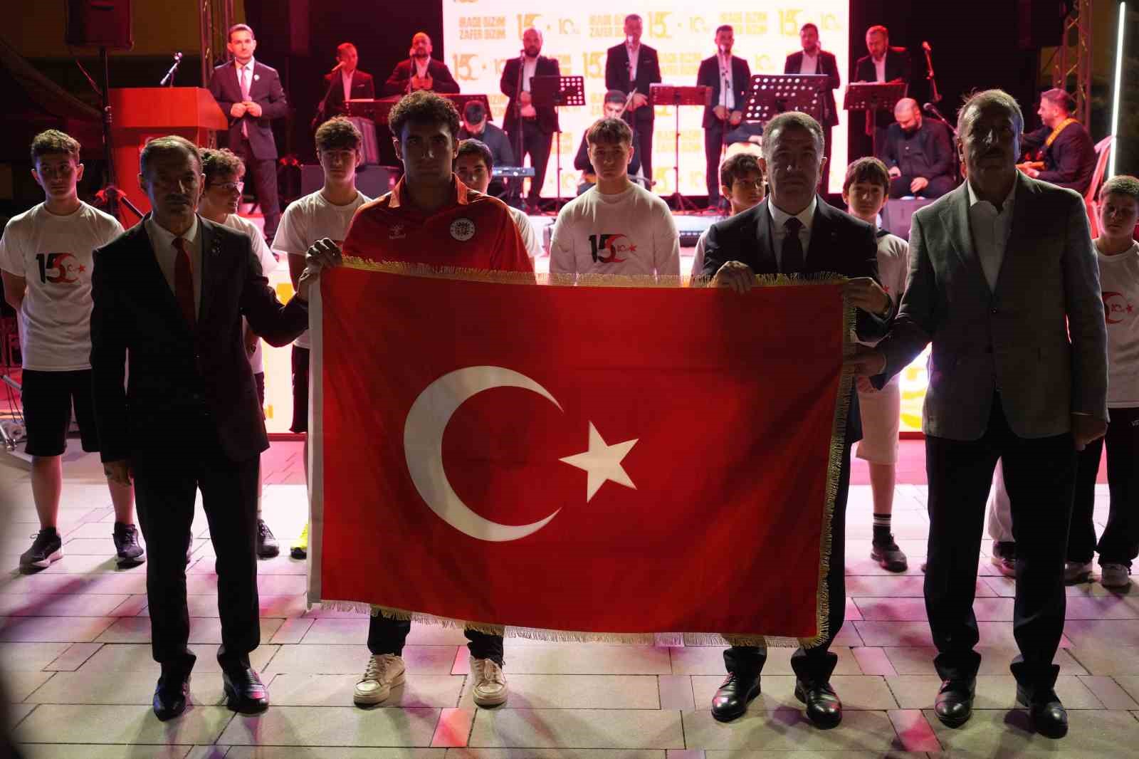 Bayburt’ta 15 Temmuz’un 10’uncu yılında şehitler dualarla anıldı