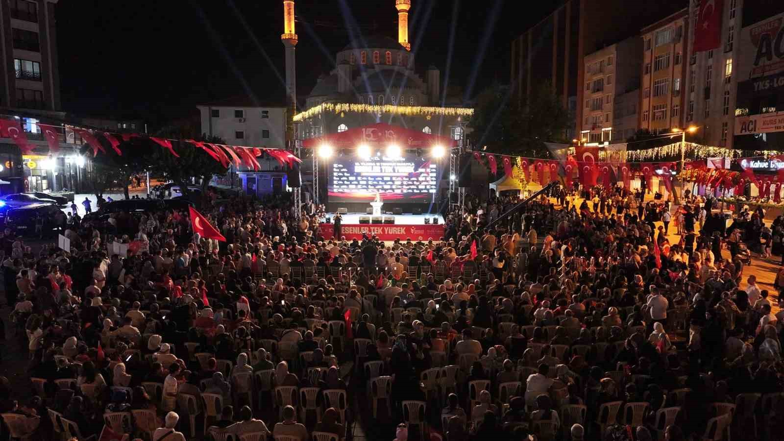 Esenler’de 253 metrelik bayrakla 15 Temmuz şehitleri anıldı