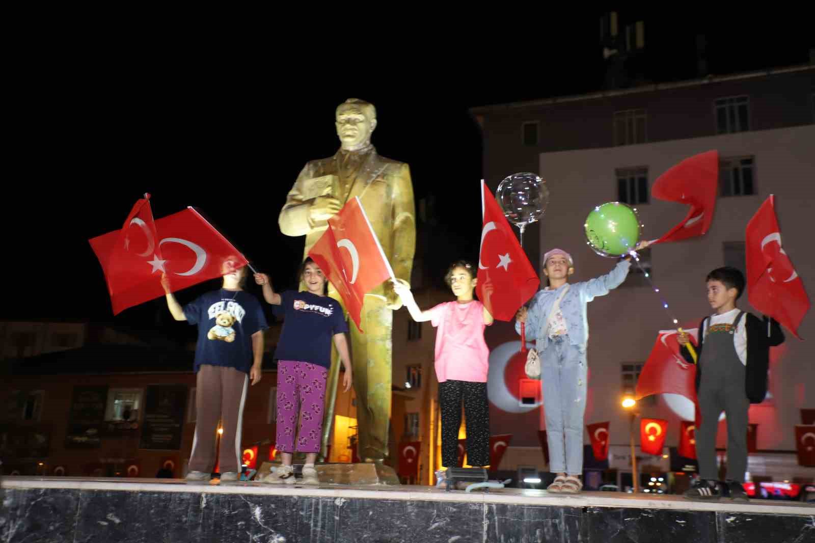 Hakkari 15 Temmuz’da tek yürek oldu