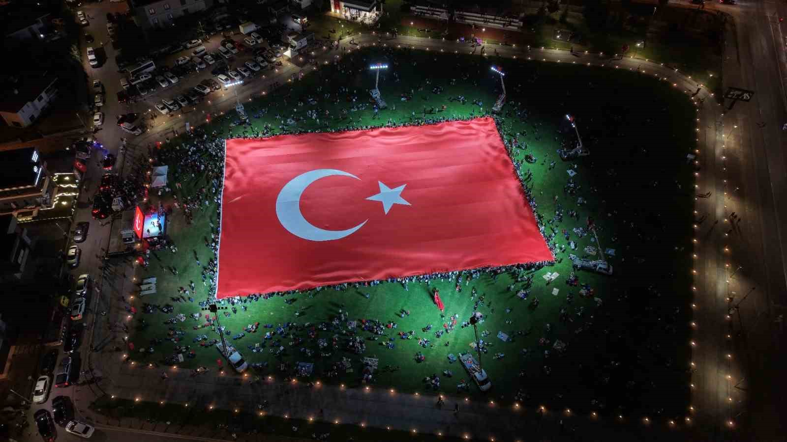 Kayseri’de dünyanın en büyük Türk bayrağı açıldı