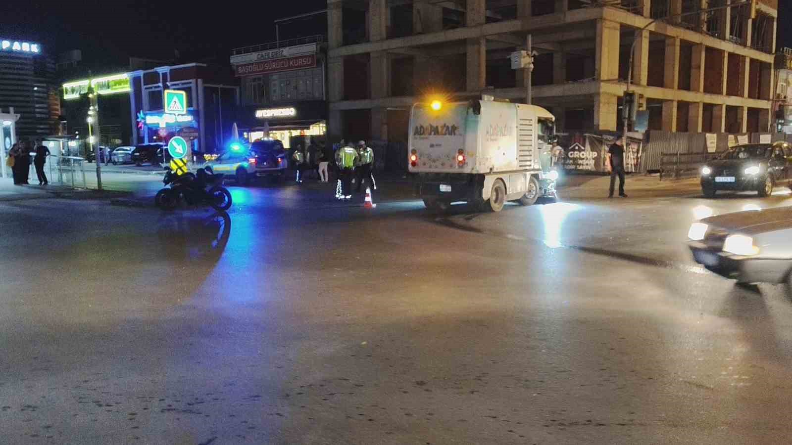 İki motosiklete çarpan sürücü ortalığı savaş alanına çevirdi: 1 ölü, 3 yaralı