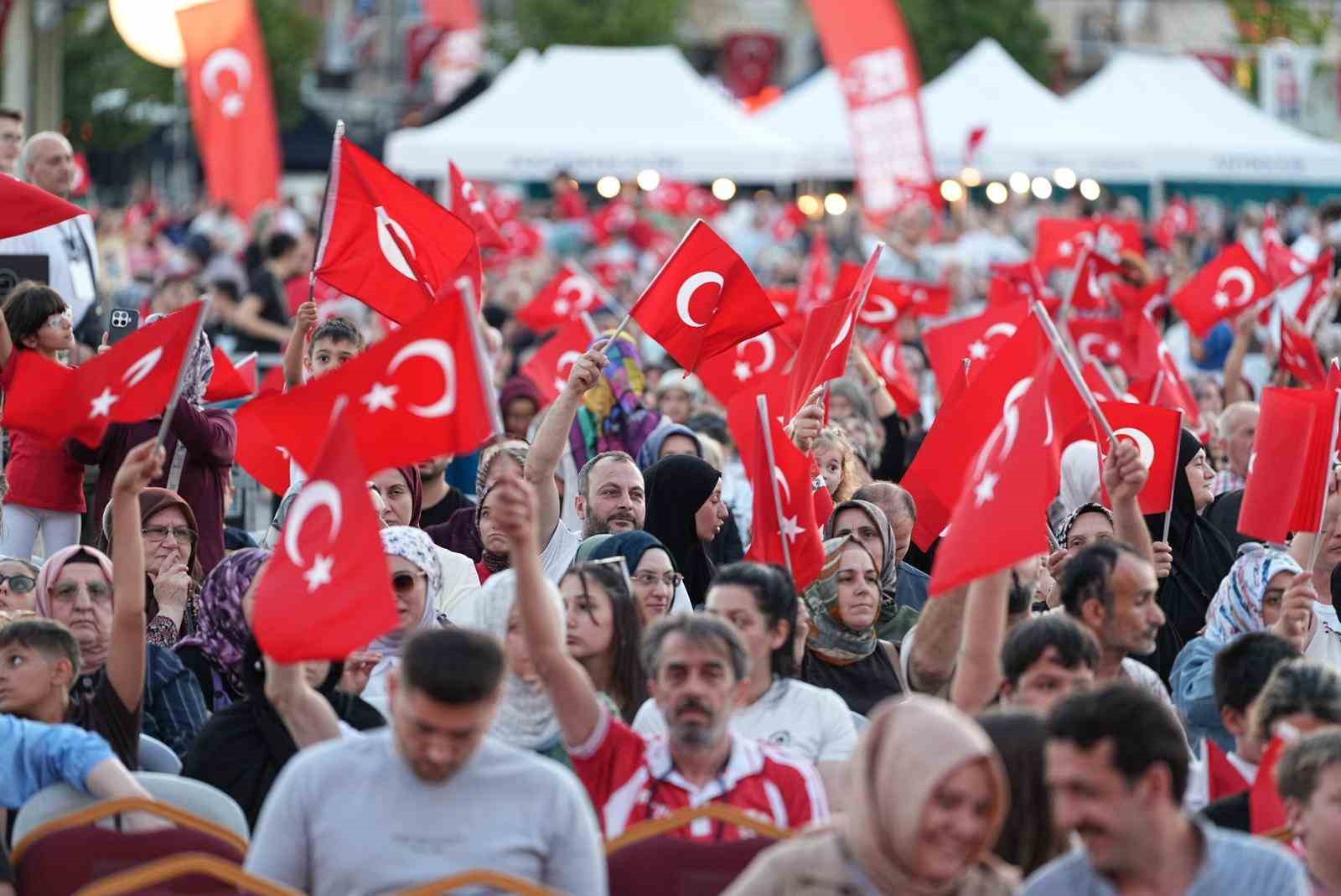 Kocaeli’de on binler Milli İrade Meydanı’nı doldudu