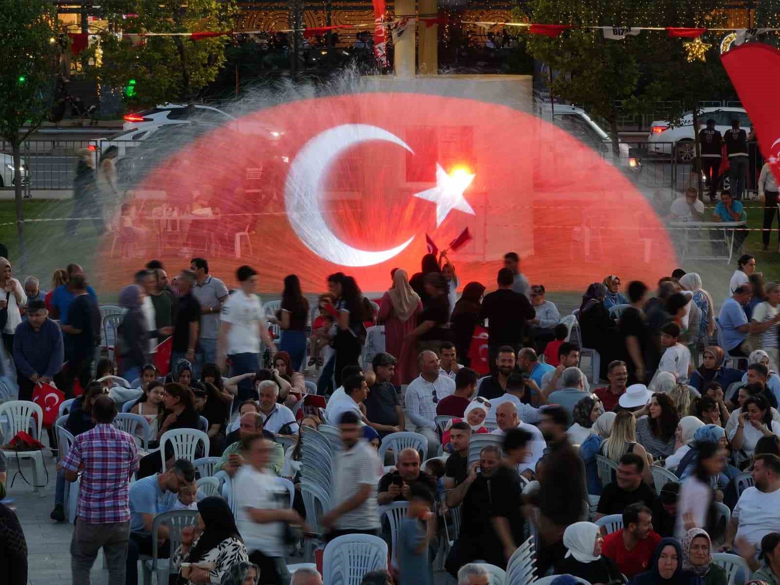 Kocaeli’de on binler Milli İrade Meydanı’nı doldudu