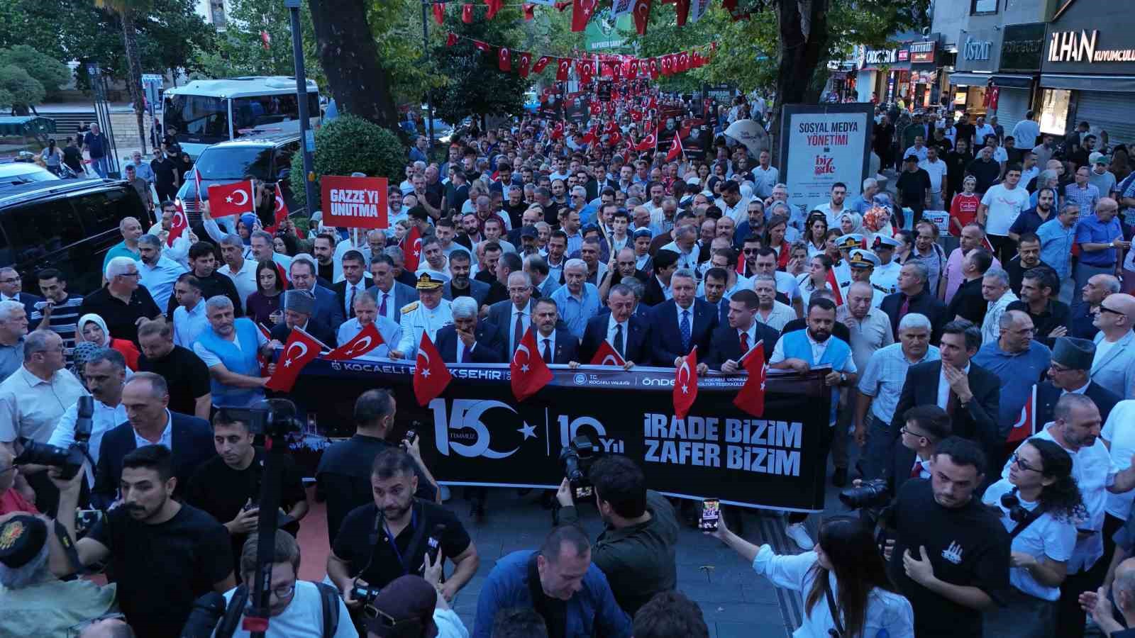 Kocaeli’de on binler Milli İrade Meydanı’nı doldudu