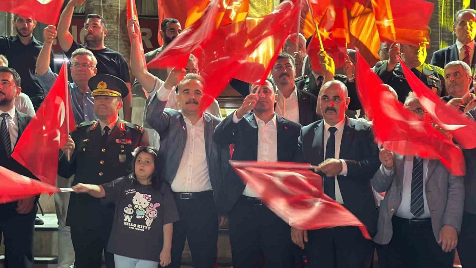Edremit, 15 Temmuz’da tek yürek oldu