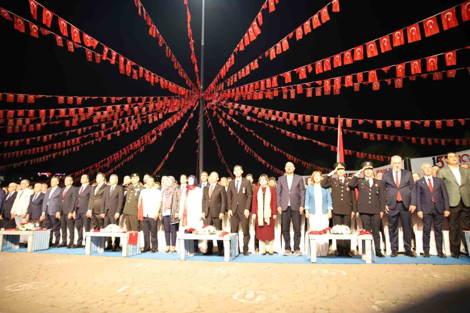 Gaziantepliler 10 yıl önceki heyecanla tek yürek meydanlara indi
