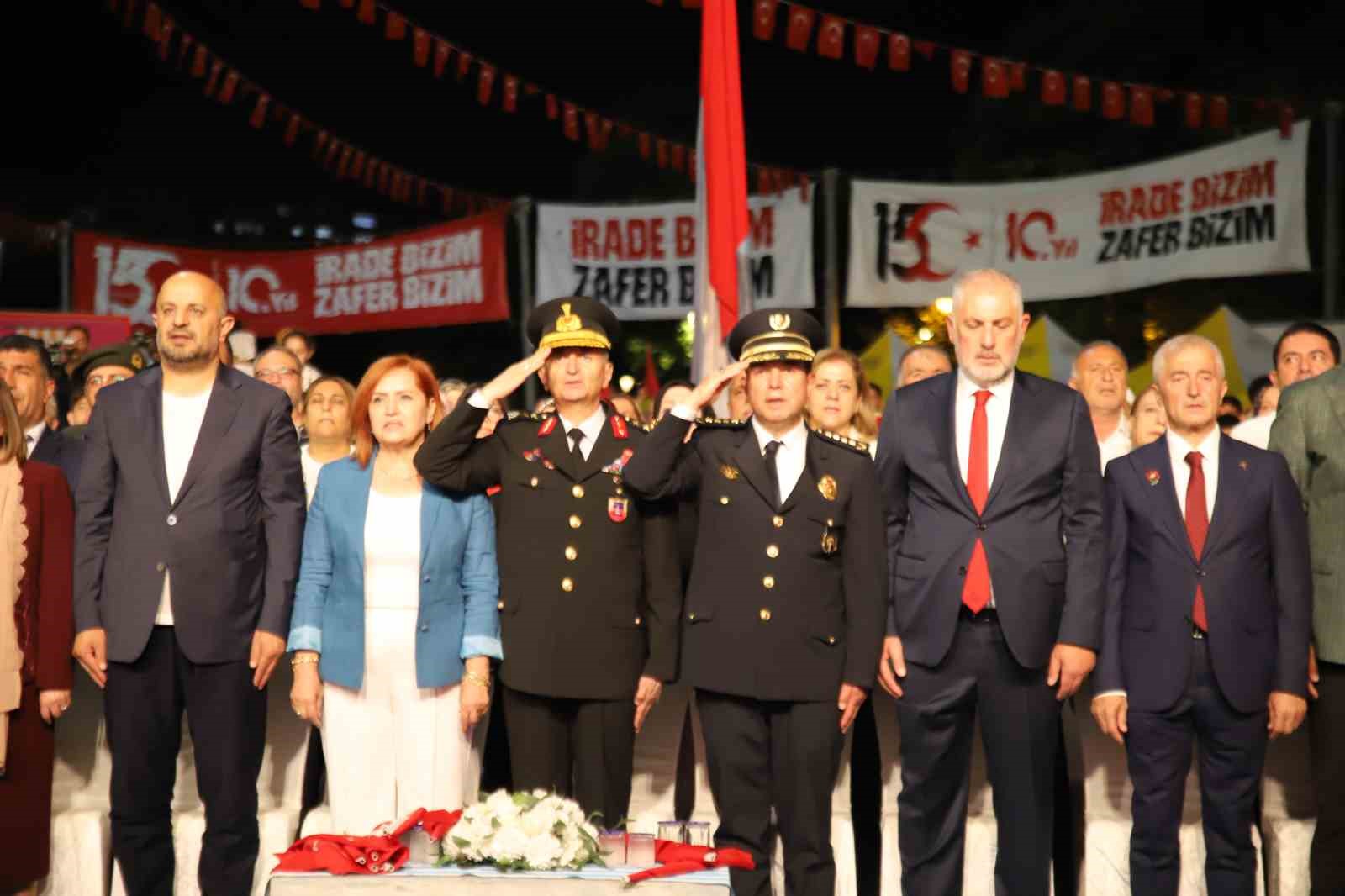 Gaziantepliler 10 yıl önceki heyecanla tek yürek meydanlara indi