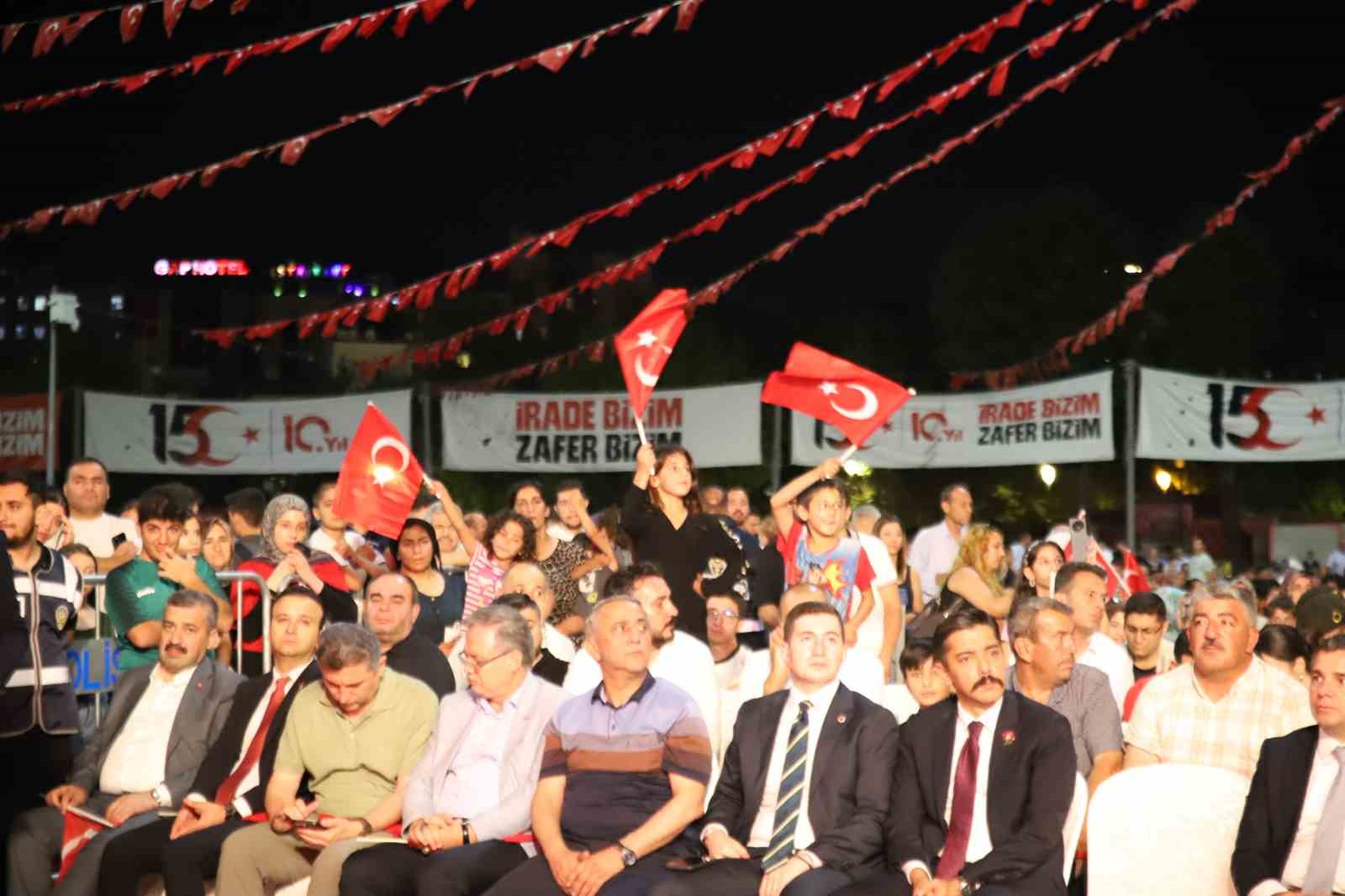 Gaziantepliler 10 yıl önceki heyecanla tek yürek meydanlara indi